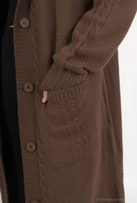 Gilet long femme à capuche – maille épaisse douce, style cocooning automne hiver Cardigan oversize boutonné – gilet long chaud avec poches, look chic et confortable – Image 2